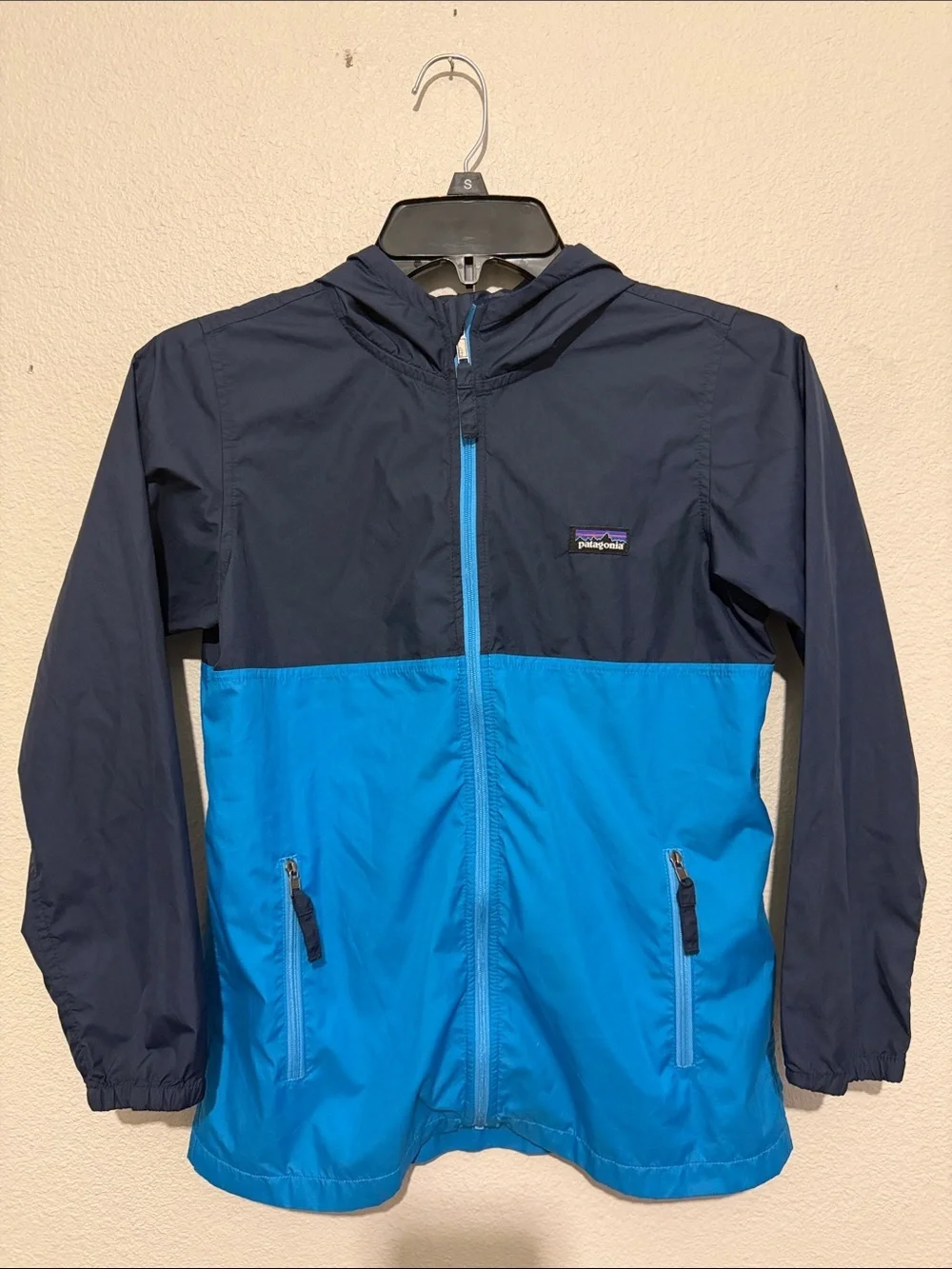 Patagonia Boys' Light & Variable Hoody Hooded Colorblock Jacket in Navy & Blue